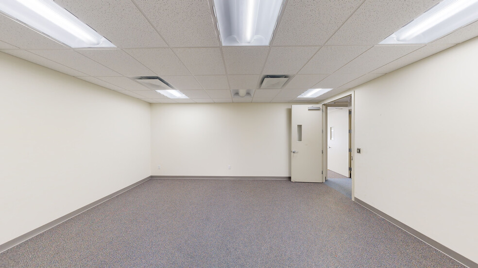 Primary Photo Of 1 Huntington Quadrangle, Melville Office For Lease