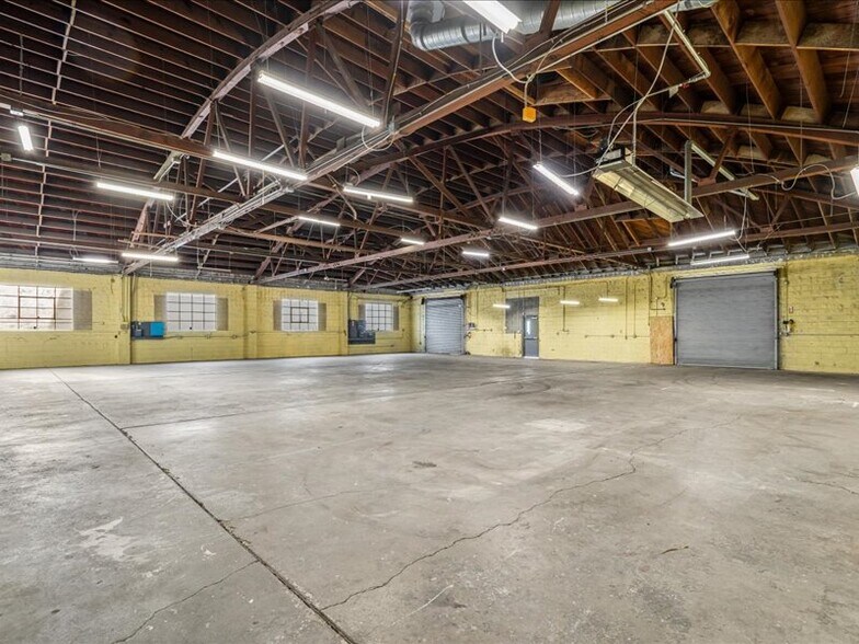 More Photos Of 2566 Bay Rd, Redwood City Service For Sale
