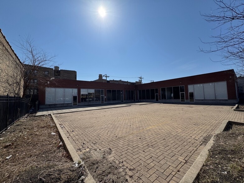 More Photos Of 1741 W 79th St, Chicago Freestanding For Lease