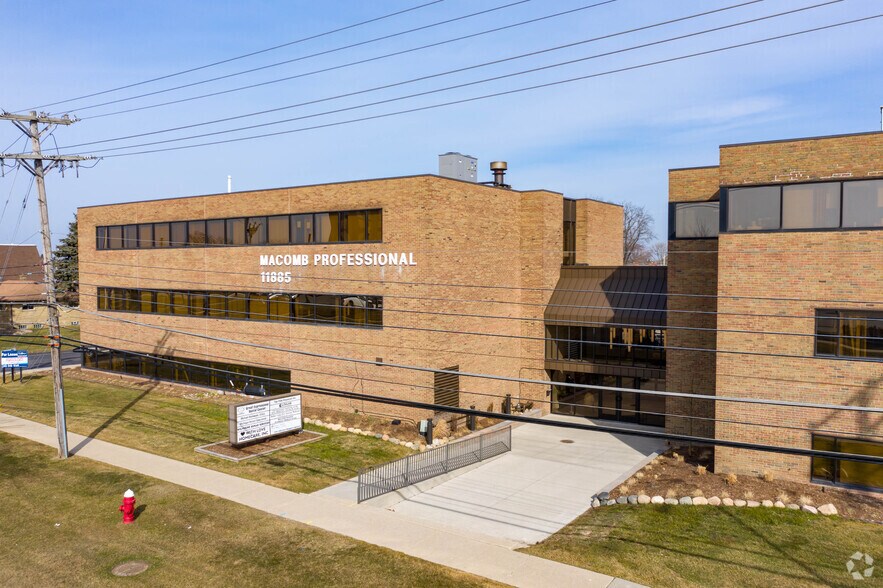 More Photos Of 11885 12 Mile Rd, Warren Medical For Lease