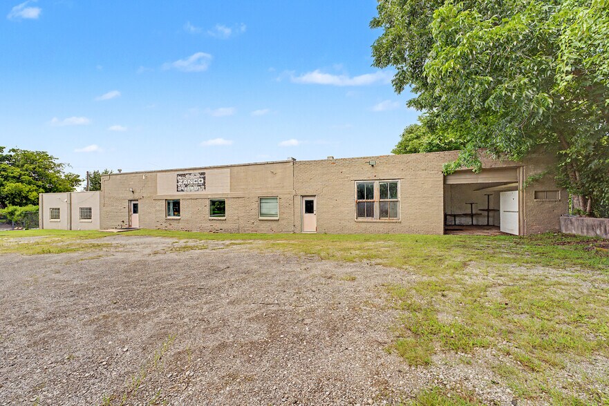 More Photos Of 1039 N Owasso Ave, Tulsa Light Manufacturing For Lease