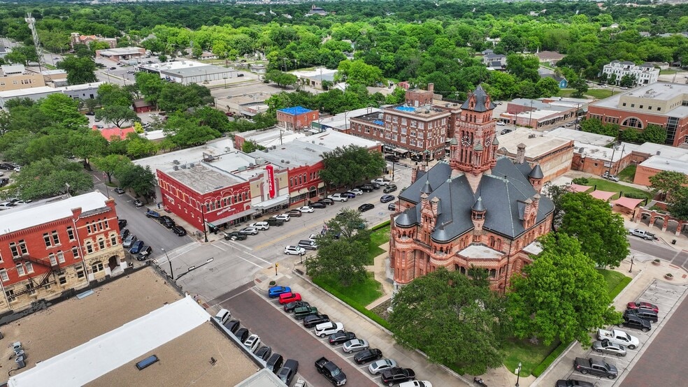 More Photos Of 110 W Main St, Waxahachie Theater Concert Hall For Lease