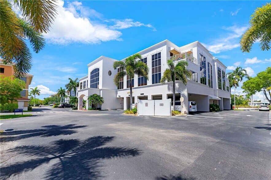 More Photos Of 599 9th St N, Naples Medical For Lease