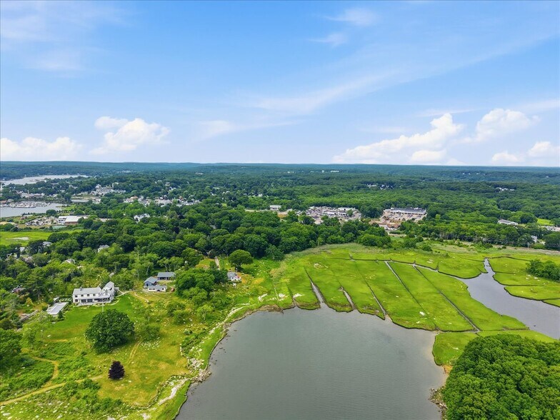 More Photos Of 16 Stonington Rd, Mystic Storefront For Sale