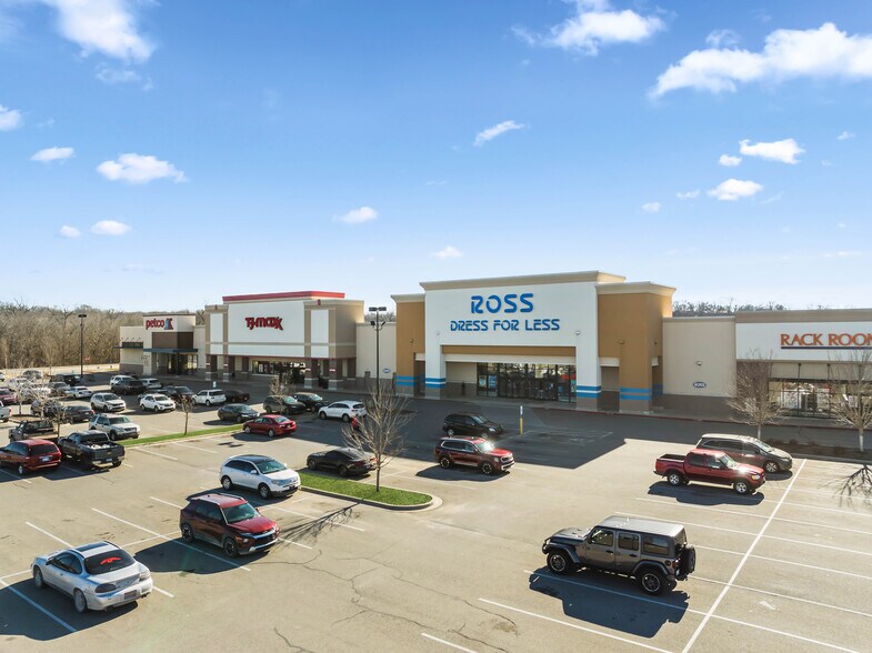 More Photos Of 2311-2709 SE Adams Blvd, Bartlesville Storefront For Sale