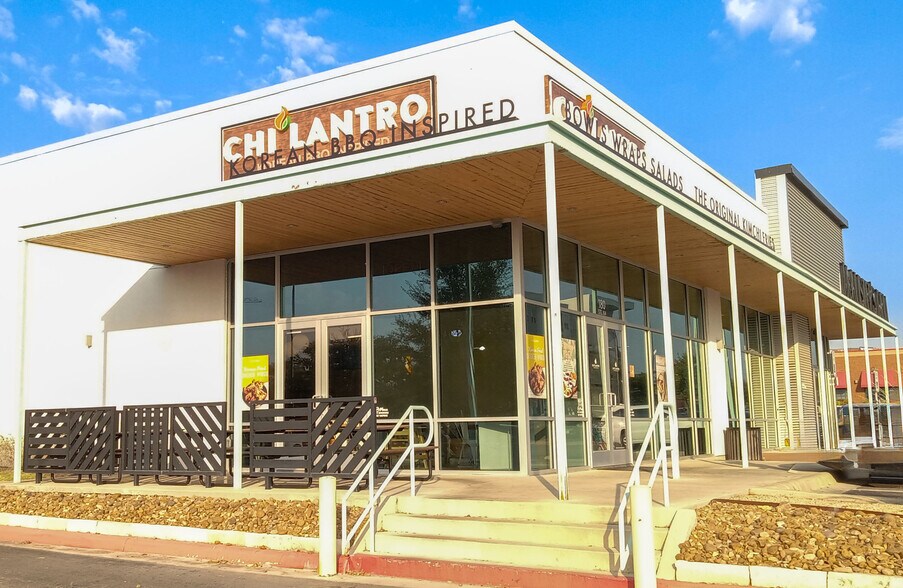 More Photos Of 180 Springtown Way, San Marcos Freestanding For Sale