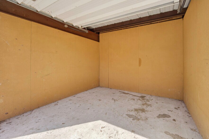 More Photos Of 1505 N Main St, Newcastle Warehouse For Sale