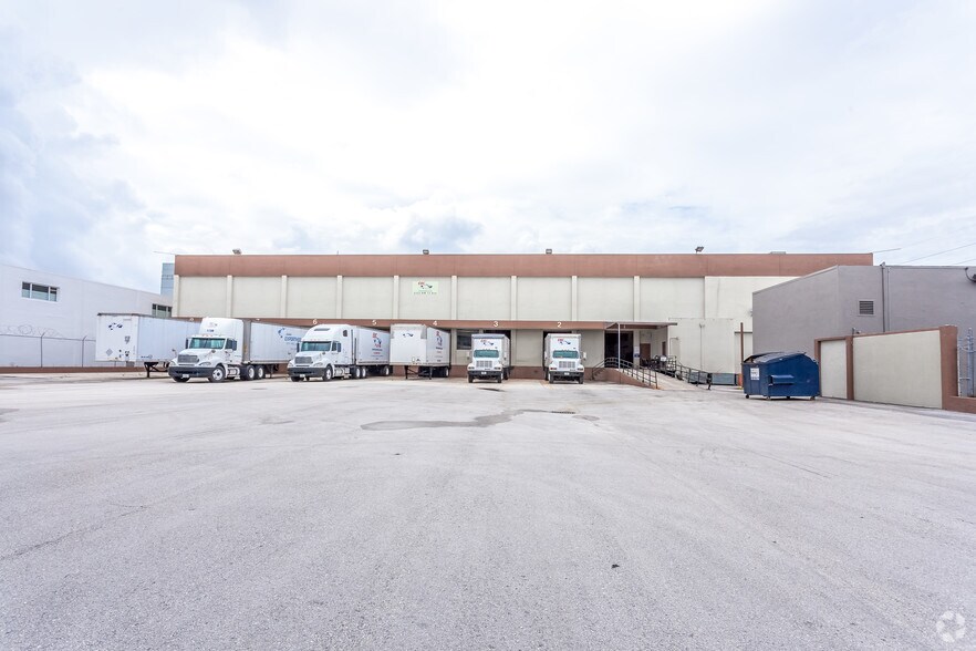 More Photos Of 2323 NW 72nd Ave, Miami Manufacturing For Lease