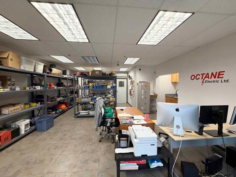 More Photos Of 1225 Kingsway Ave, Port Coquitlam Warehouse For Lease