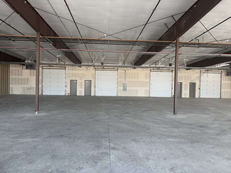 More Photos Of 18860 Clarke Rd, Parker Showroom For Lease