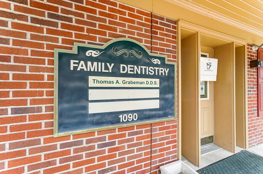 More Photos Of 1010-1090 N Market St, Troy Medical For Lease