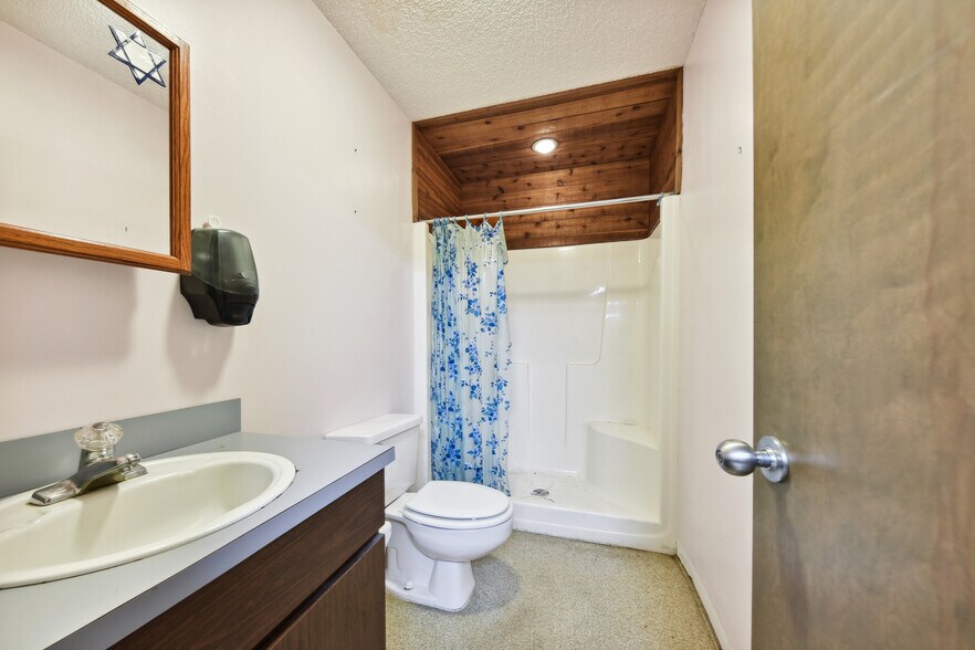 More Photos Of 10569 Lem Turner Rd, Jacksonville Medical For Sale