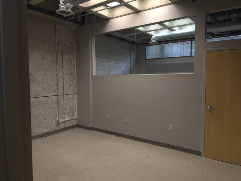 More Photos Of 2811 E Evergreen Blvd, Vancouver Office For Lease