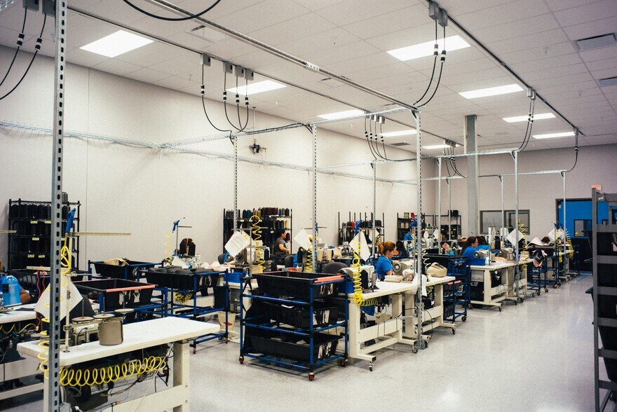 More Photos Of 2351 J Lawson Blvd, Orlando Manufacturing For Sale