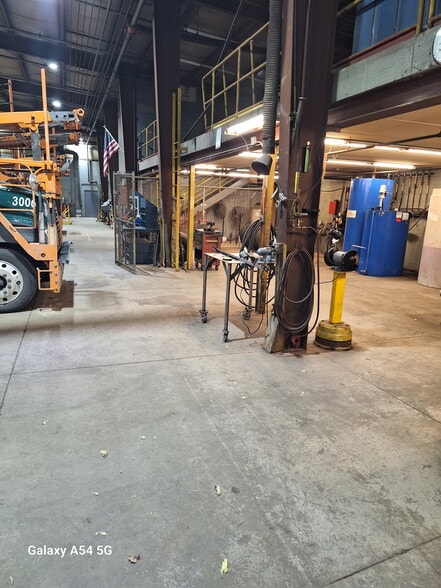More Photos Of 5211 Oster Rd, Sheffield Village Truck Terminal For Lease
