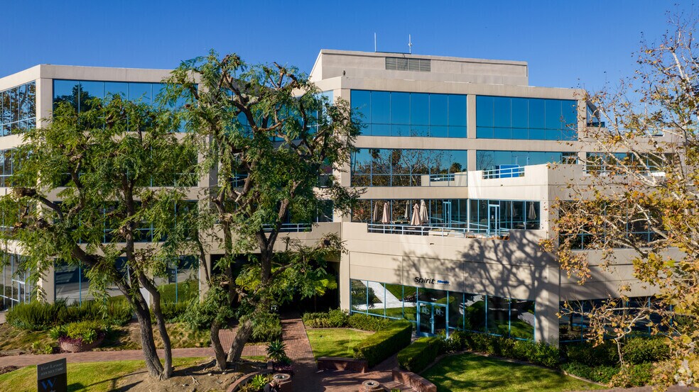 More Photos Of 12711 Ventura Blvd, Studio City Office For Lease