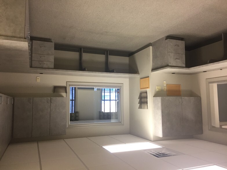 More Photos Of 16 Physician Dr, Clyde Hospital For Sale