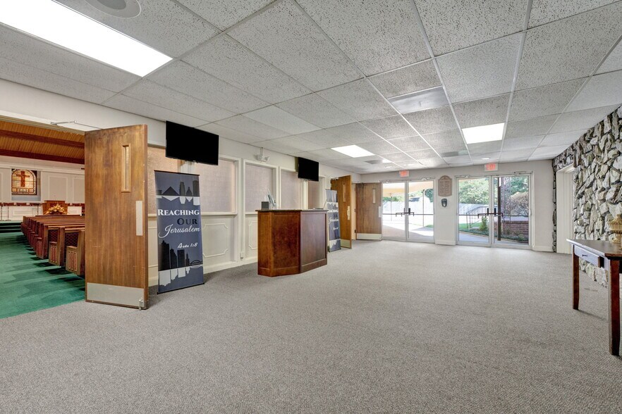 More Photos Of 3232 Covington Pike, Memphis Religious Facility For Sale