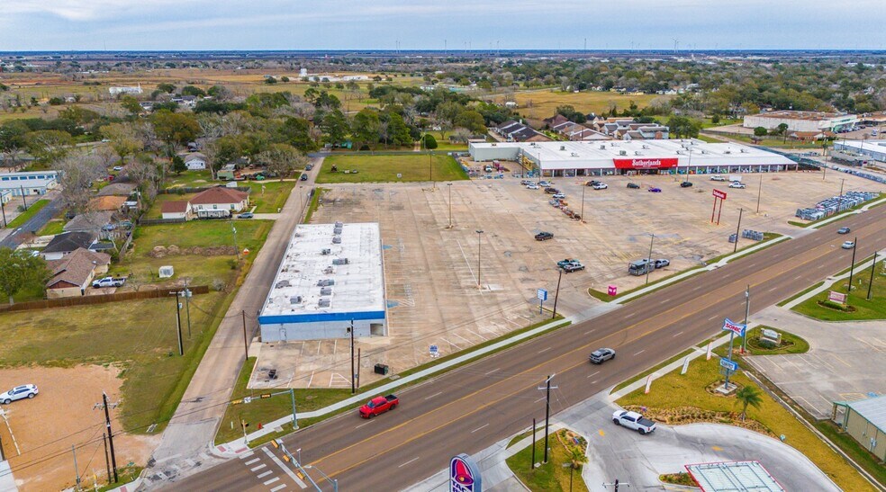 More Photos Of 1602 N Mechanic St, El Campo Land For Sale