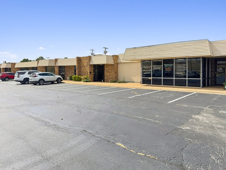 More Photos Of 1212 Air Depot, Midwest City Office For Lease
