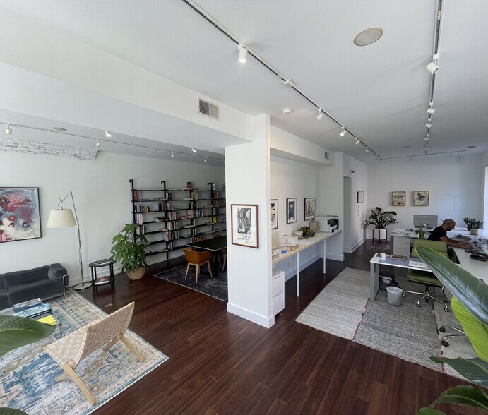 More Photos Of 12 Queen St, Charleston Storefront Retail Residential For Sale