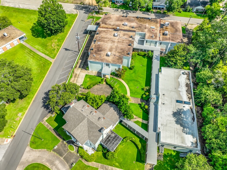 More Photos Of 2005 N Country Club Dr, Montgomery Schools For Sale