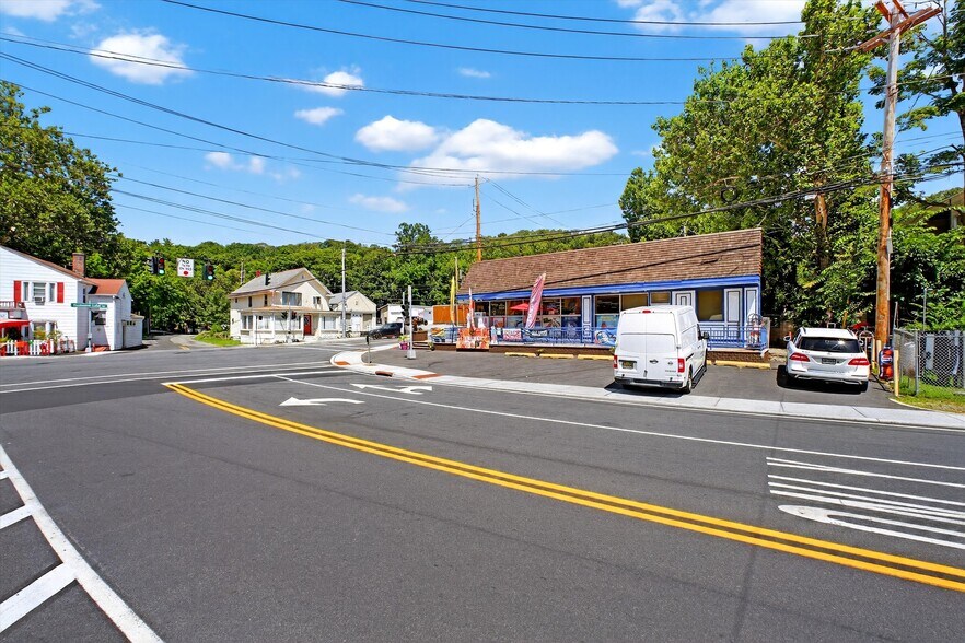 More Photos Of 4 Oscawana Lake Rd, Putnam Valley Supermarket For Sale