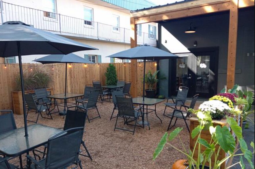 More Photos Of 230 E Green Bay St, Shawano Fast Food For Sale
