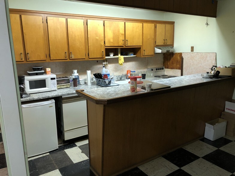 More Photos Of 100 Beecher Ave, Cheltenham Warehouse For Lease