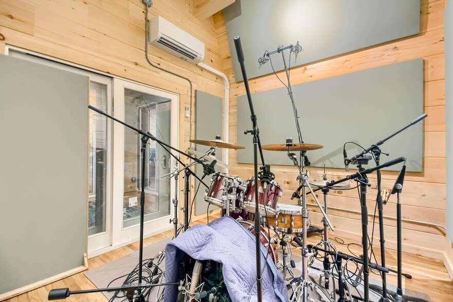 More Photos Of 1440 Woodmont Ln, Atlanta Loft Creative Space For Sale