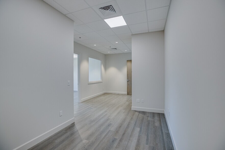 More Photos Of 1745 20th St, Vero Beach Office For Sale