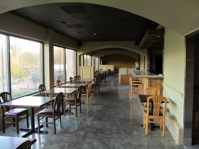 More Photos Of 1101 Sophia St, Fredericksburg Restaurant For Lease