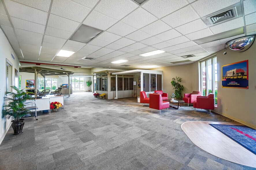 More Photos Of 4745 Wadsworth Rd, Dayton Warehouse For Lease