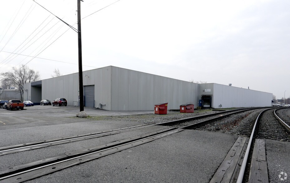More Photos Of 1030 E New York St, Indianapolis Warehouse For Lease