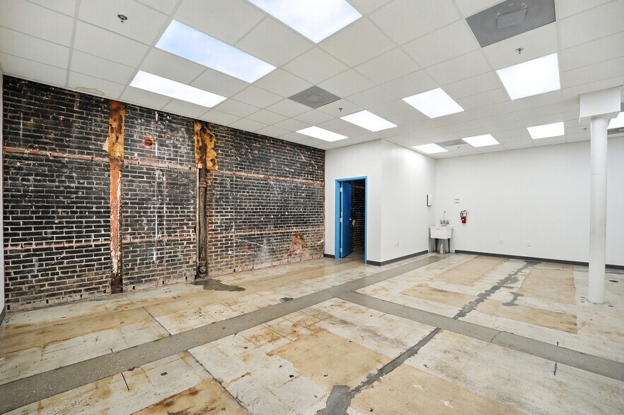 More Photos Of 1729-1731 N Main St, Jacksonville Storefront For Lease