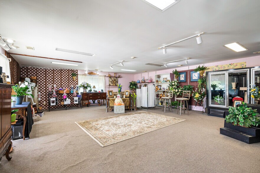 More Photos Of 25 Strickland St, Fairburn General Retail For Sale