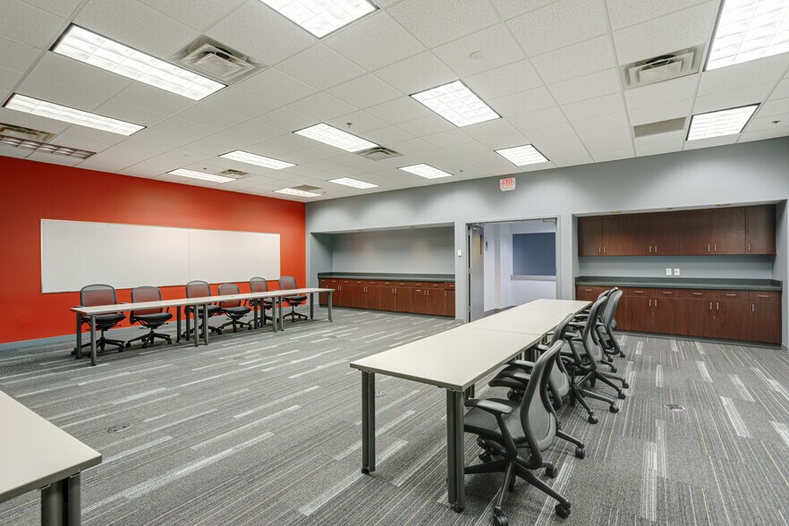 More Photos Of 305 Tech Park Dr, La Vergne Light Manufacturing For Lease