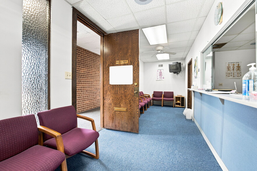 More Photos Of 4647 W 103 St, Oak Lawn Medical For Sale