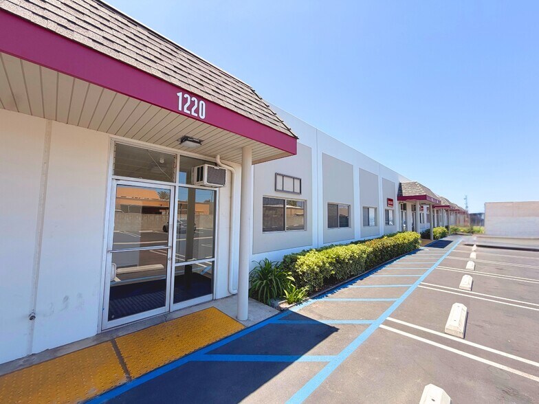 More Photos Of 1218-1240 S Lyon St, Santa Ana Manufacturing For Lease