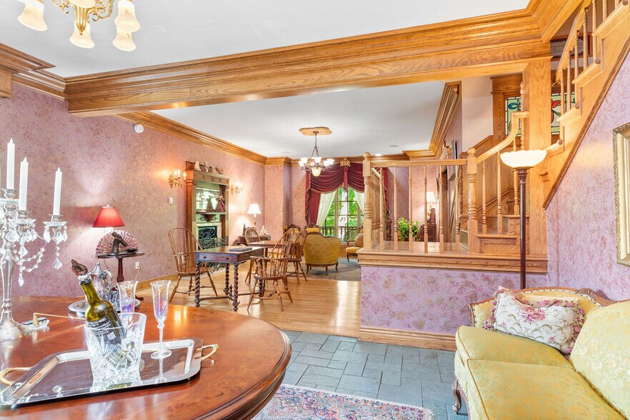 More Photos Of 46 Hillside Ave, Eureka Springs Hospitality For Sale