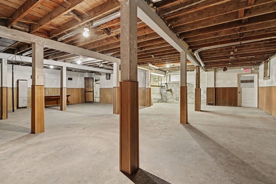 More Photos Of 9 W Shepard St, Hartford Religious Facility For Sale
