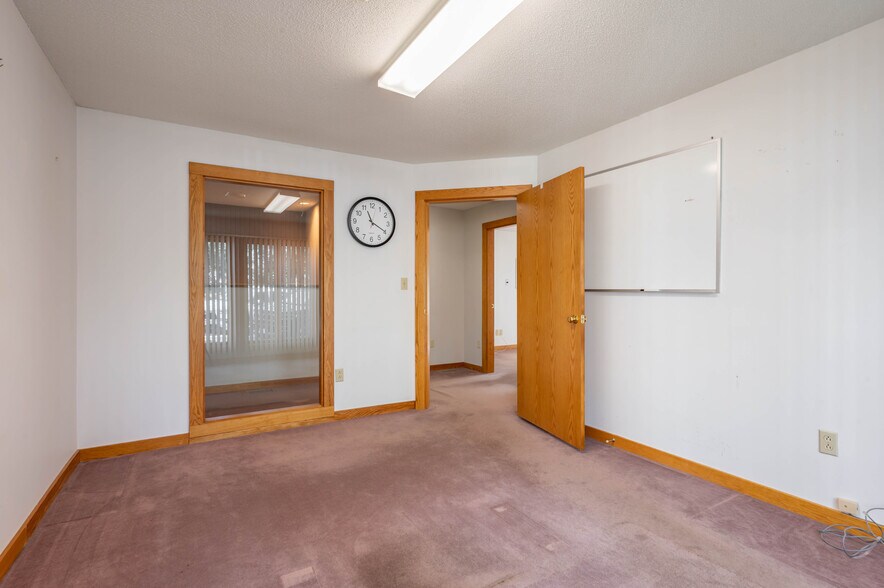 More Photos Of 74 Northeastern Blvd, Nashua Medical For Sale