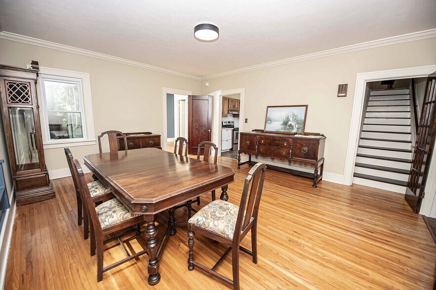 More Photos Of 1348 E Cherry St, Springfield Office For Lease