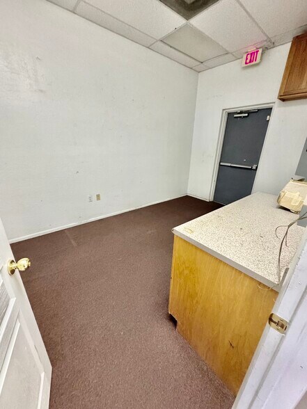 More Photos Of 1965 S Alma School Rd, Chandler General Retail For Lease