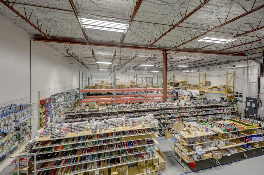 More Photos Of 201 E Douglas Rd, Oldsmar Warehouse For Lease