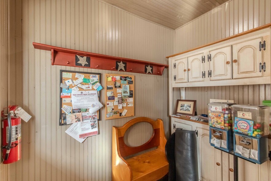 More Photos Of 407 Third St, Howe Specialty For Sale