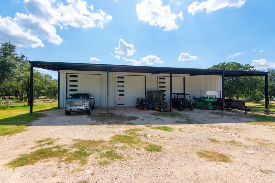 More Photos Of 322 Logan Ranch Rd, Georgetown Specialty For Lease
