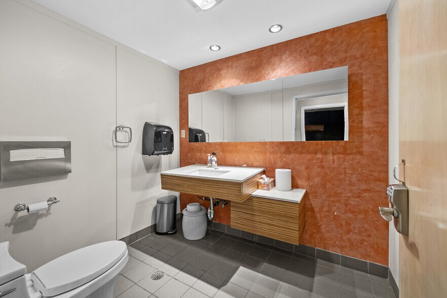 More Photos Of 423-435 Valencia St, San Francisco Freestanding For Sale