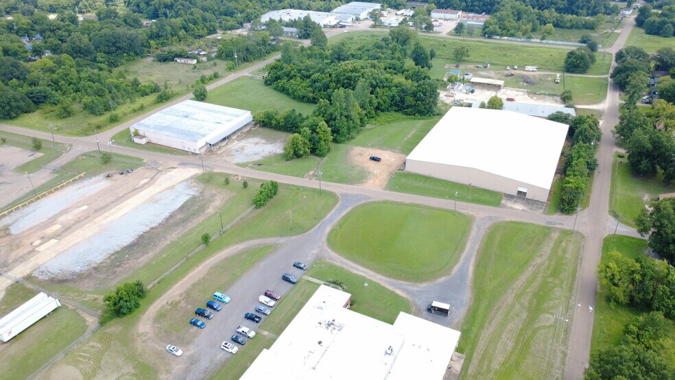 More Photos Of 556 Matthews Dr, Canton Warehouse For Lease
