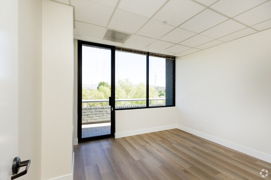 More Photos Of 30851 Agoura Rd, Agoura Hills Loft Creative Space For Lease